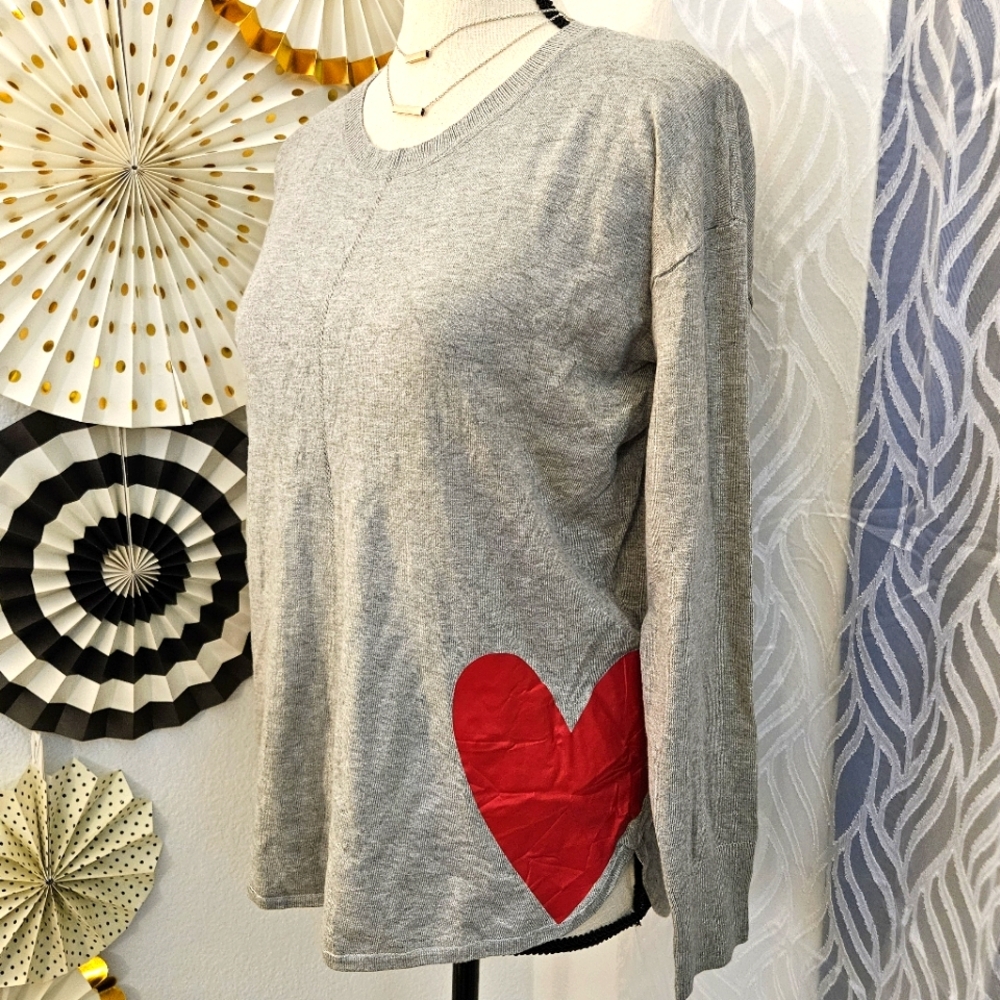 Ellen Tracy | Gray Sweater with Red Heart Detail | Size XS